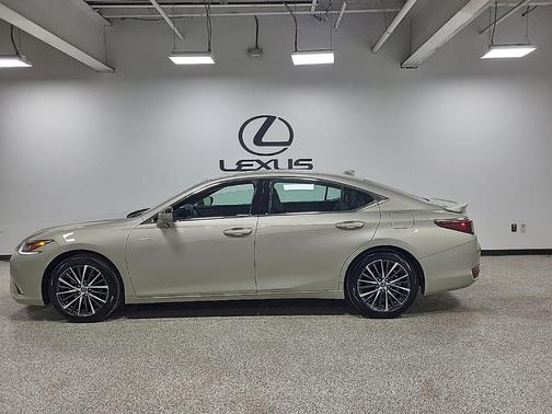 2025 Lexus ES 300h Base