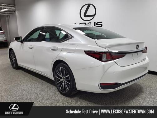 2022 Lexus ES 250 Base