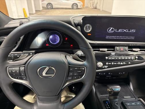 2022 Lexus ES 250 Base