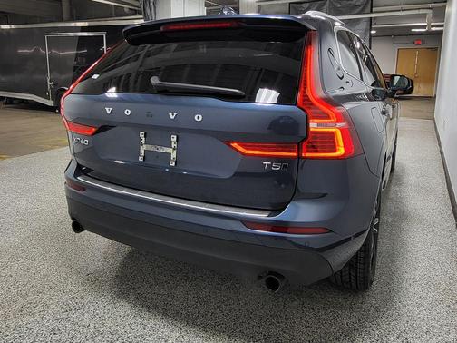 Denim Blue Metallic 2018 Volvo XC60 T5 Momentum