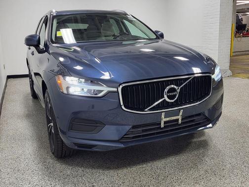 Denim Blue Metallic 2018 Volvo XC60 T5 Momentum