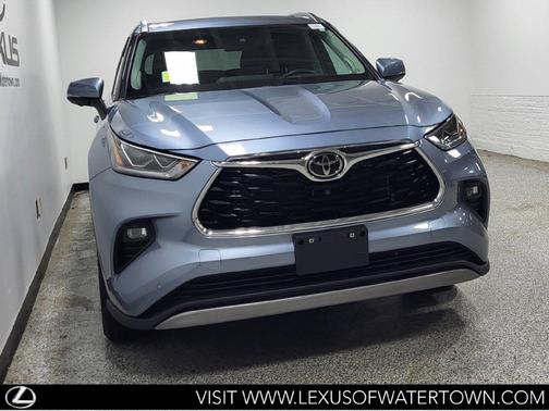 Moon Dust 2024 Toyota Highlander Platinum