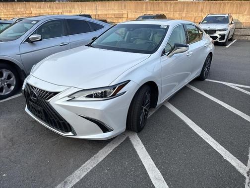 2025 Lexus ES 300h Base