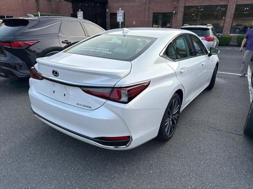 2025 Lexus ES 300h Base