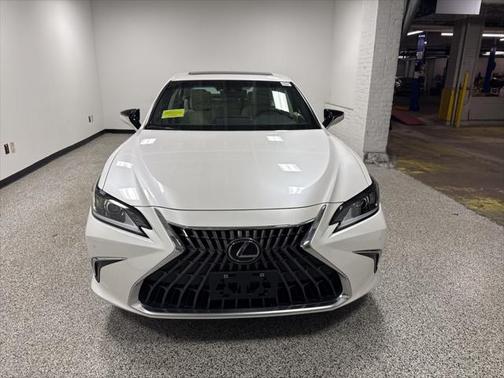 2025 Lexus ES 300h Base