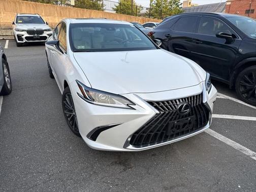 2025 Lexus ES 300h Base