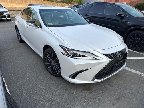 2025 Lexus ES 300h Base