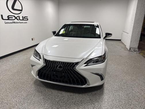 2025 Lexus ES 300h Base