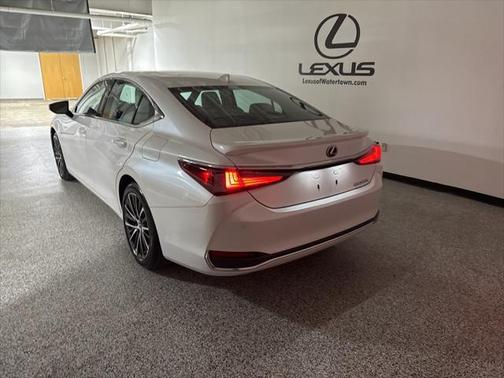 2025 Lexus ES 300h Base