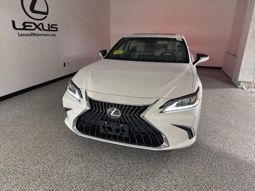 2025 Lexus ES 300h Base
