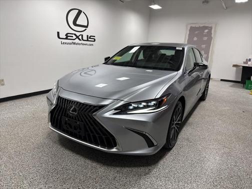 2025 Lexus ES 300h Base