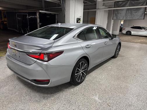 2025 Lexus ES 300h Base