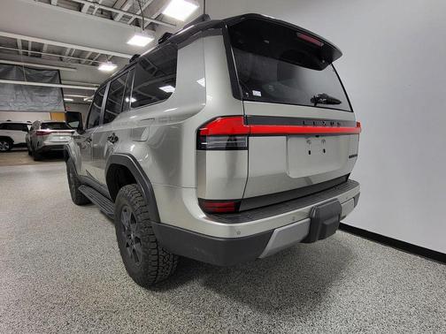 Atomic Silver/Black Roof 2025 Lexus GX 550 Overtrail