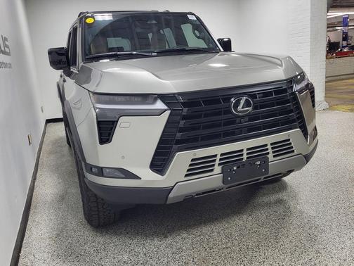 Atomic Silver/Black Roof 2025 Lexus GX 550 Overtrail