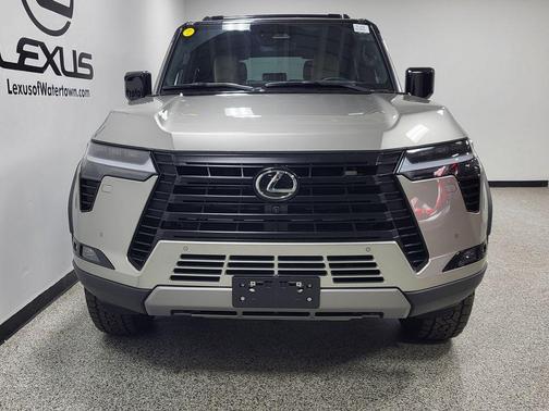 Atomic Silver/Black Roof 2025 Lexus GX 550 Overtrail