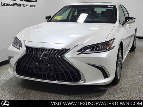 Eminent White Pearl 2023 Lexus ES 300h Luxury