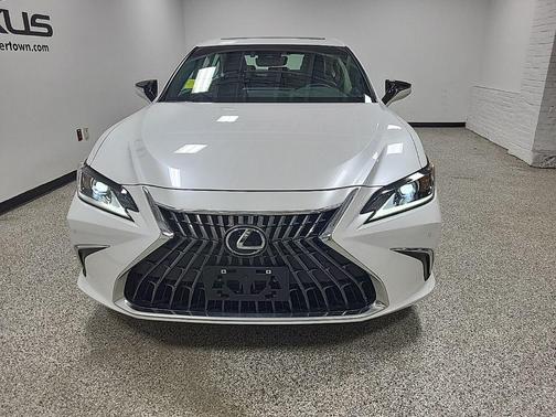 2025 Lexus ES 300h Base