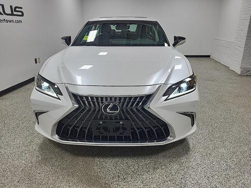 2025 Lexus ES 300h Base