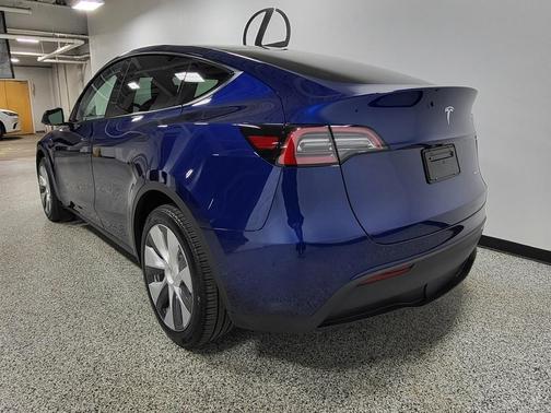 2024 Tesla Model Y Long Range Dual Motor All-Wheel Drive