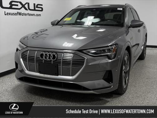 2022 Audi e-tron Premium Plus