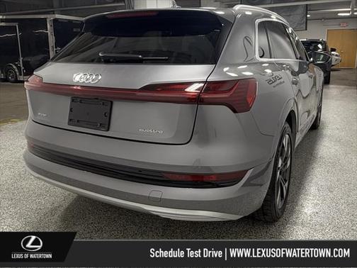 2022 Audi e-tron Premium Plus