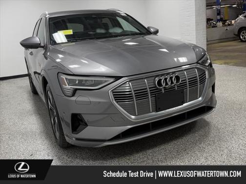 2022 Audi e-tron Premium Plus