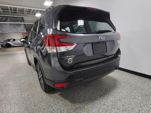 Magnetite Gray Metallic 2023 Subaru Forester Limited