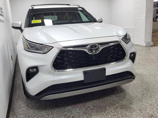 2022 Toyota Highlander Platinum