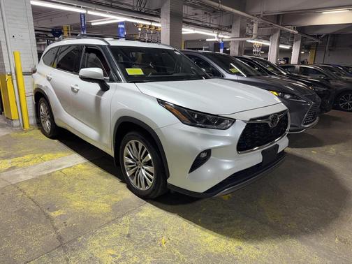 2022 Toyota Highlander Platinum