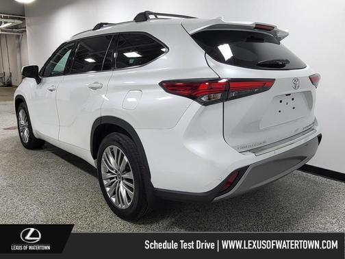 2022 Toyota Highlander Platinum