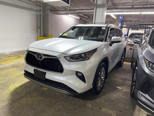 2022 Toyota Highlander Platinum