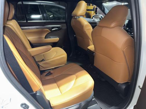 2022 Toyota Highlander Platinum