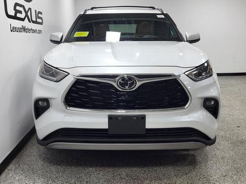 2022 Toyota Highlander Platinum