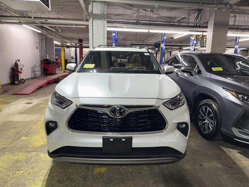 2022 Toyota Highlander Platinum