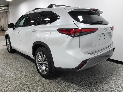 2022 Toyota Highlander Platinum