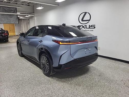 2023 Lexus RZ 450e Luxury