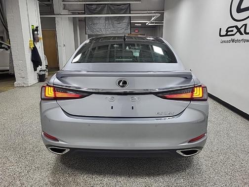 2024 Lexus ES 350 Luxury