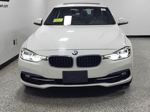 Alpine White 2018 BMW 330 xDrive