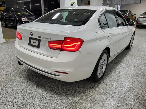 Alpine White 2018 BMW 330 xDrive