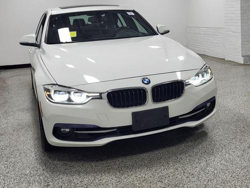 Alpine White 2018 BMW 330 xDrive