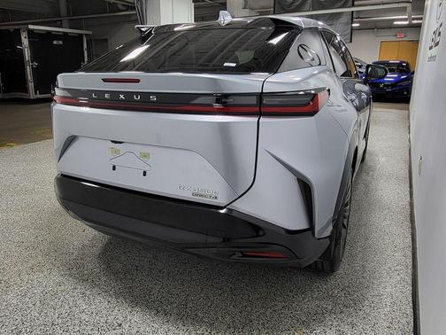 2023 Lexus RZ 450e Luxury