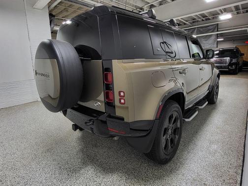 Lantau Bronze Metallic 2023 Land Rover Defender 110 X-Dynamic SE