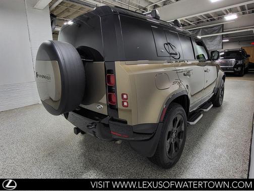Lantau Bronze Metallic 2023 Land Rover Defender 110 X-Dynamic SE