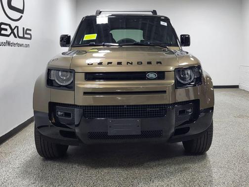Lantau Bronze Metallic 2023 Land Rover Defender 110 X-Dynamic SE