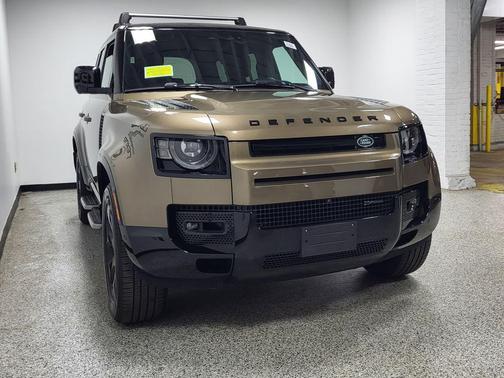 Lantau Bronze Metallic 2023 Land Rover Defender 110 X-Dynamic SE