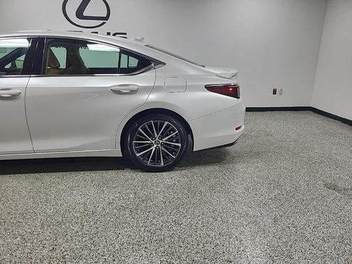 2023 Lexus ES 350 Base