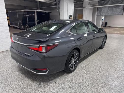 2025 Lexus ES 300h Base