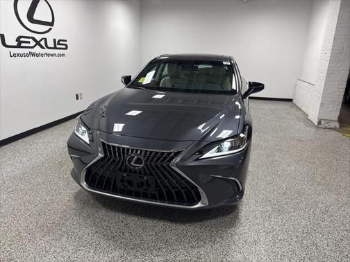 2025 Lexus ES 300h Base