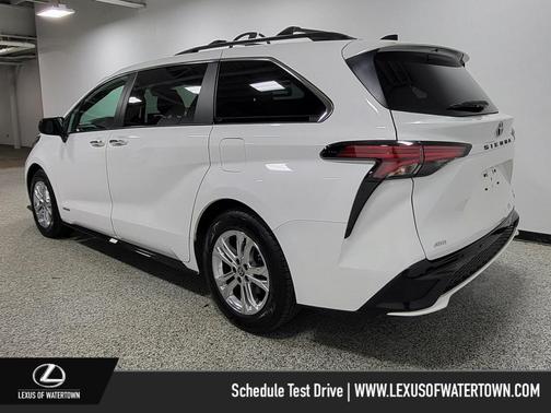2021 Toyota Sienna XSE 7 Passenger