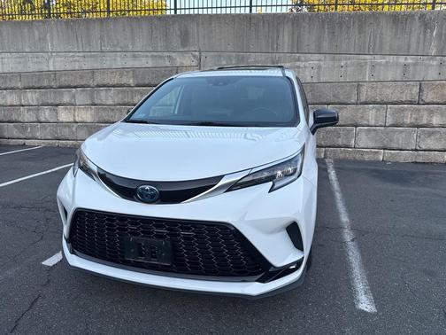 2021 Toyota Sienna XSE 7 Passenger